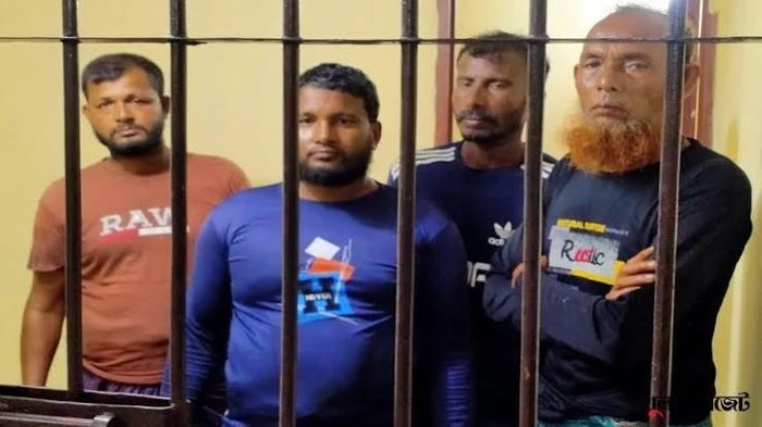 সুন্দরবনে রাতের অভিযানে ডিঙি নৌকাসহ ৪ জন আটক